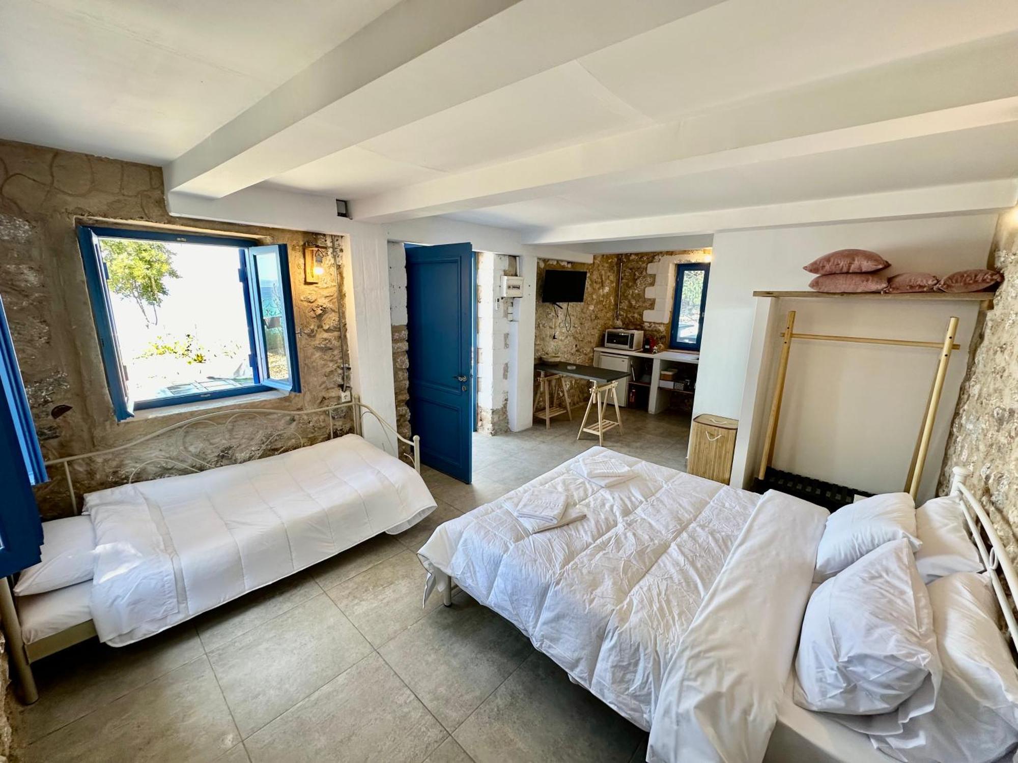 Rocksecret Edge Apartment Kalamata Ngoại thất bức ảnh